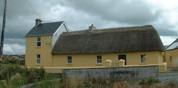 Clouncagh, Ballingarry, Co. Limerick Residence: Traditional Thatched Residence With Two Storey Extension Status: For Sale Bedrooms: 3 Bedrooms Rooms: Bath Room, Sitting Room, Kitchen & Utility
